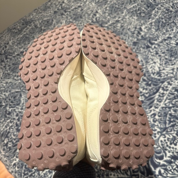 Sandstone & Angora Women’s New Balance 537 - Picture 2 of 8